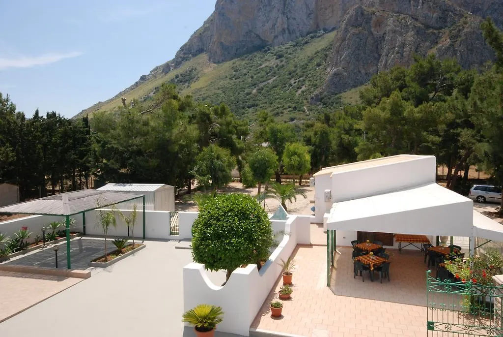 Pineta Sul Mare Apartment Castelluzzo