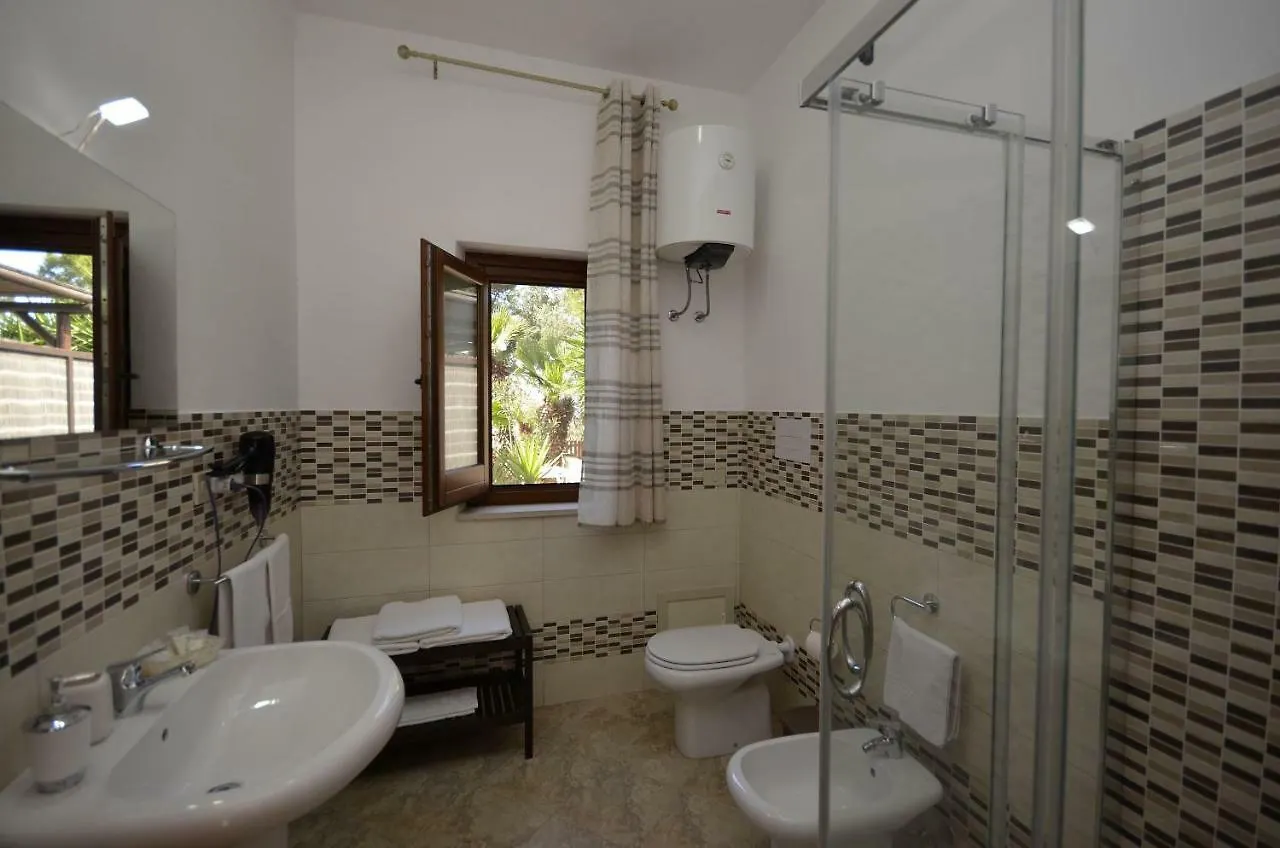 Pineta Sul Mare Apartment Castelluzzo 0*,