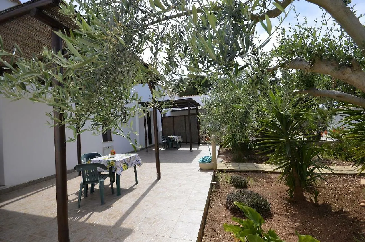 Pineta Sul Mare Apartment Castelluzzo