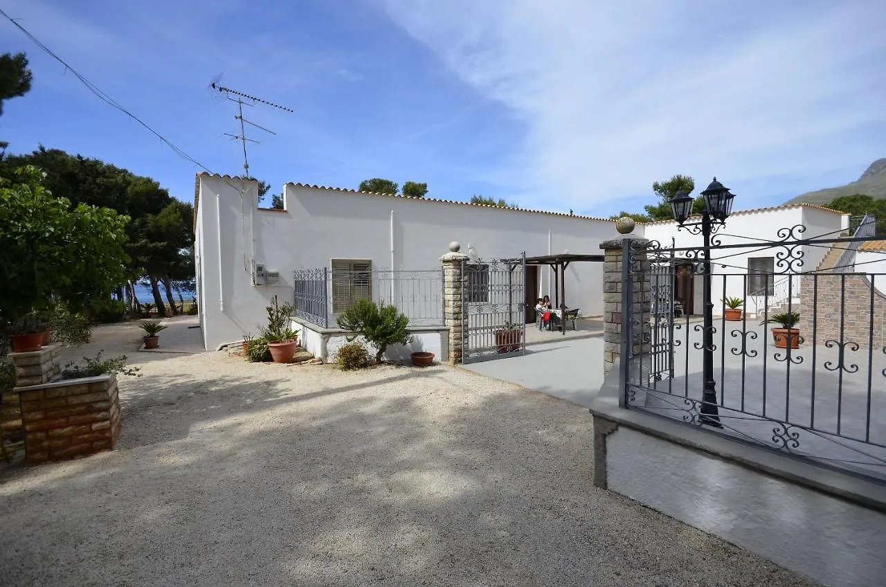 Pineta Sul Mare Apartment Castelluzzo 0*,