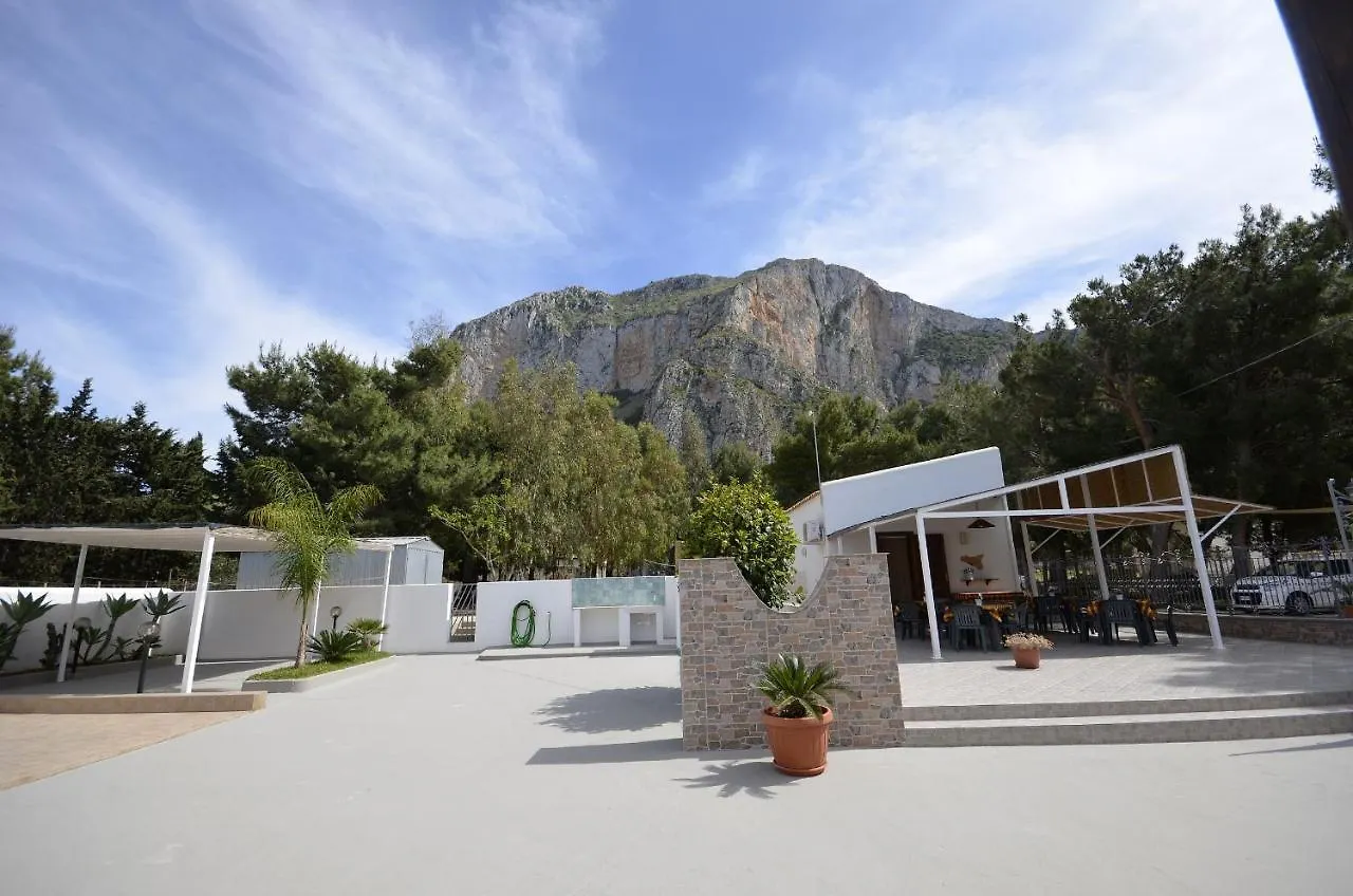 Pineta Sul Mare Apartment Castelluzzo