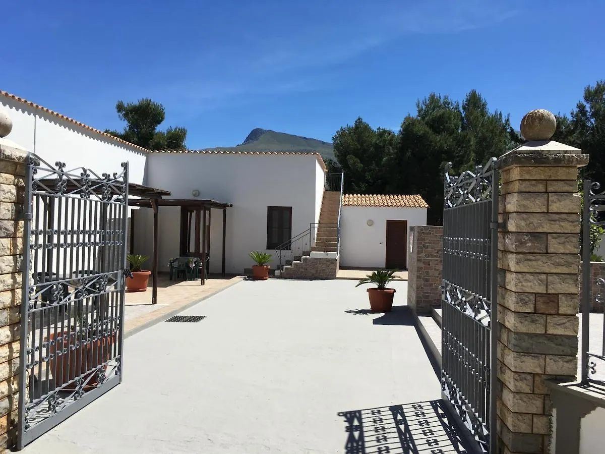 Pineta Sul Mare Apartment Castelluzzo 0*,