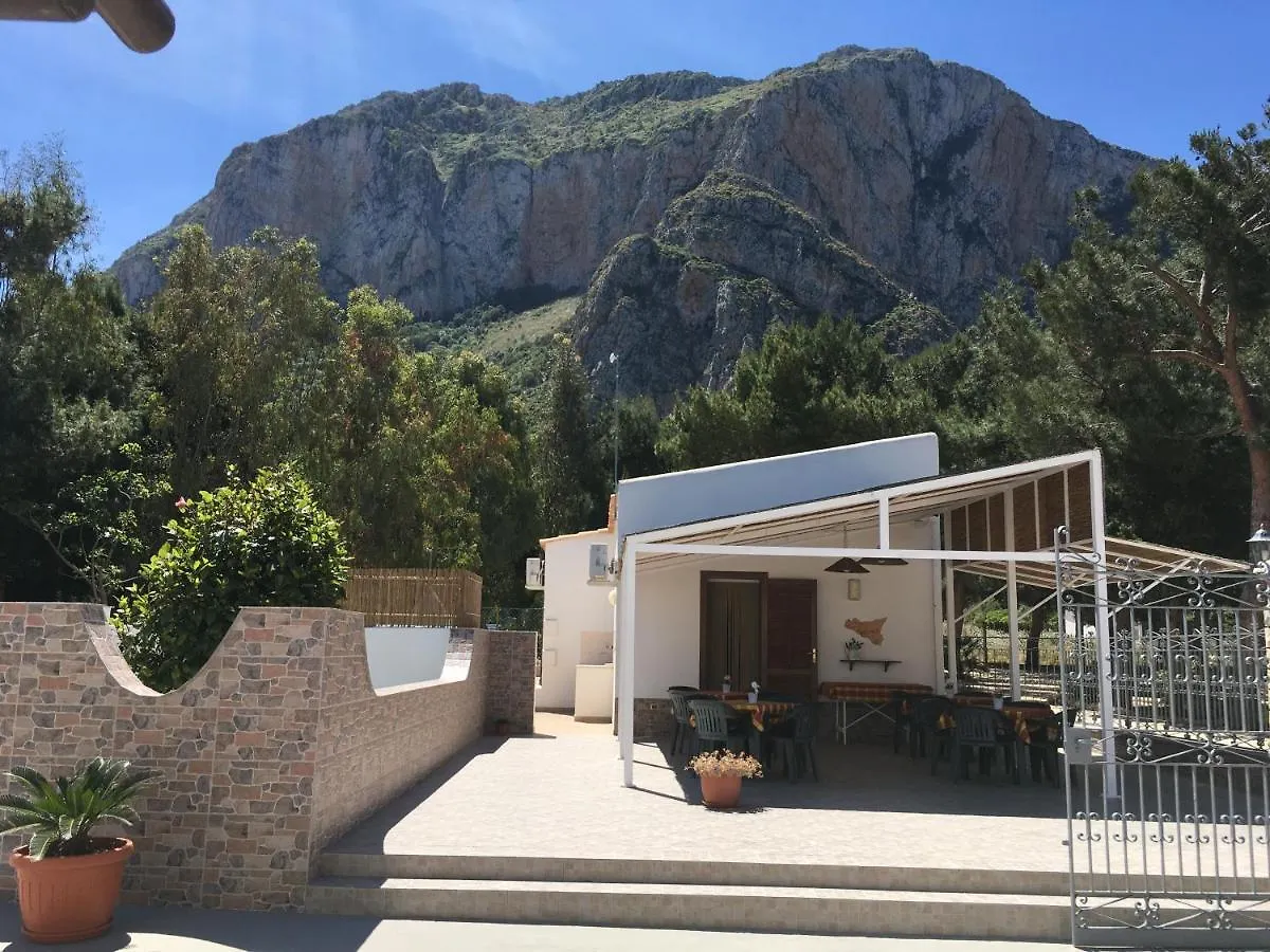 Pineta Sul Mare Apartment Castelluzzo